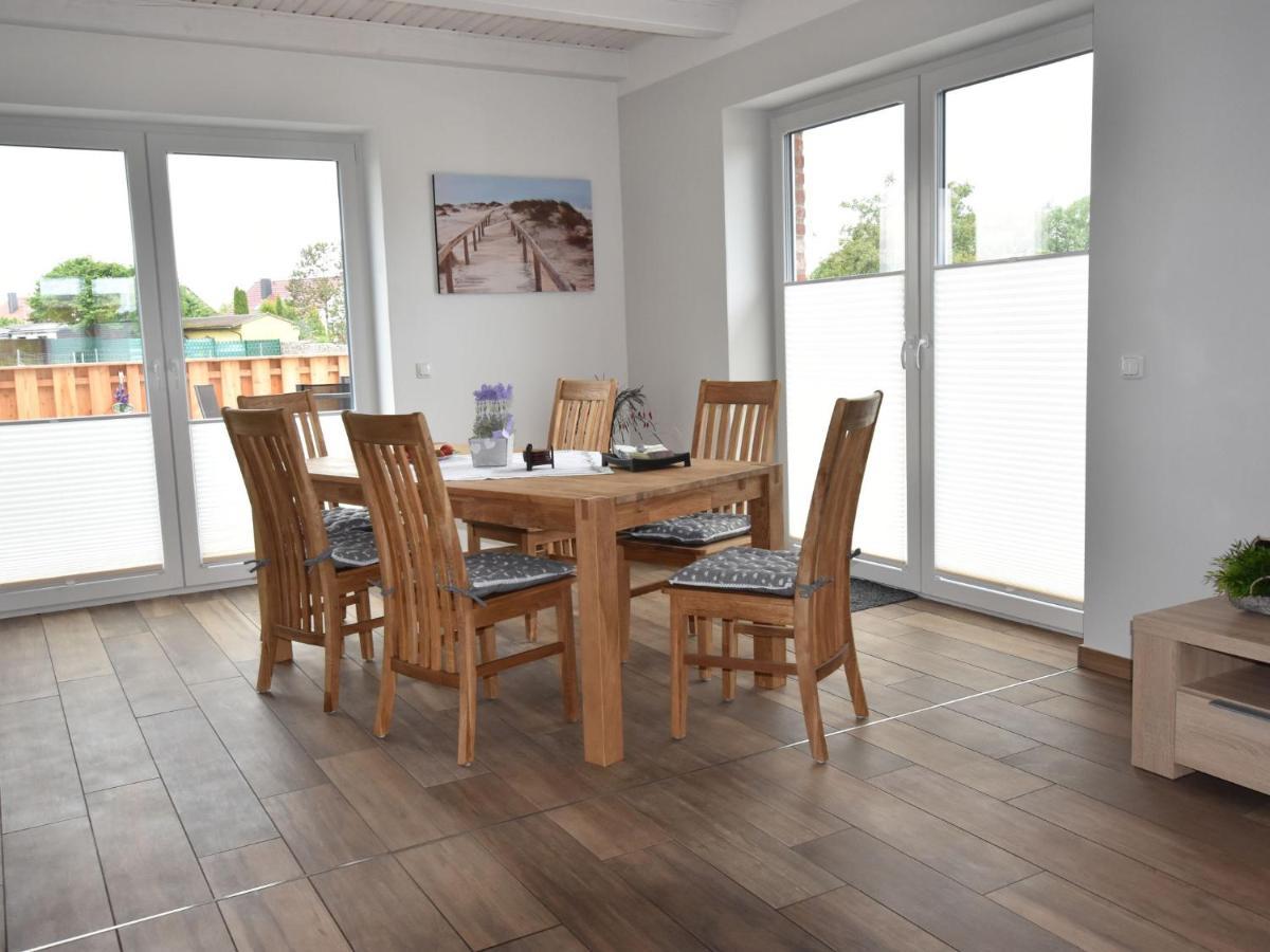 Cozy Holiday Home In Gross Schwansee With Sauna Bagian luar foto